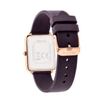 Die Tamaris Armbanduhr - The Silicon Square hat ein quadratisches Zifferblatt, ein schwarzes Silikonarmband, ein roségoldenes Gehäuse und ein sportliches Design; auf der Rückseite sind das Tamaris Branding und die Markierungen sichtbar.