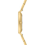Tamaris Everyday Hero Damenuhr in Gold mit grünem Zifferblatt und goldenem Gliederarmband am Handgelenk getragen