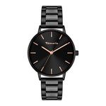 Die Tamaris Armbanduhr - Everyday Hero ist eine schwarze Damenuhr aus Metall mit rundem Zifferblatt, goldenen Indexen, klassischem Design und dem Markennamen Tamaris auf dem Zifferblatt.