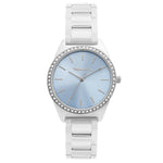 Das Tamaris Set - Blue Combination von Tamaris besteht aus einer silbernen Uhr mit hellblauem Zifferblatt, silbernen Indexen, einer mit Juwelen besetzten Lünette und einem weißen Armband - eine stilvolle Wahl für Frauen.