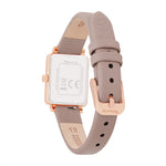 Tamaris Tiny Watch mit taupefarbenem Lederarmband und roségoldfarbenem Gehäuse in Rückansicht